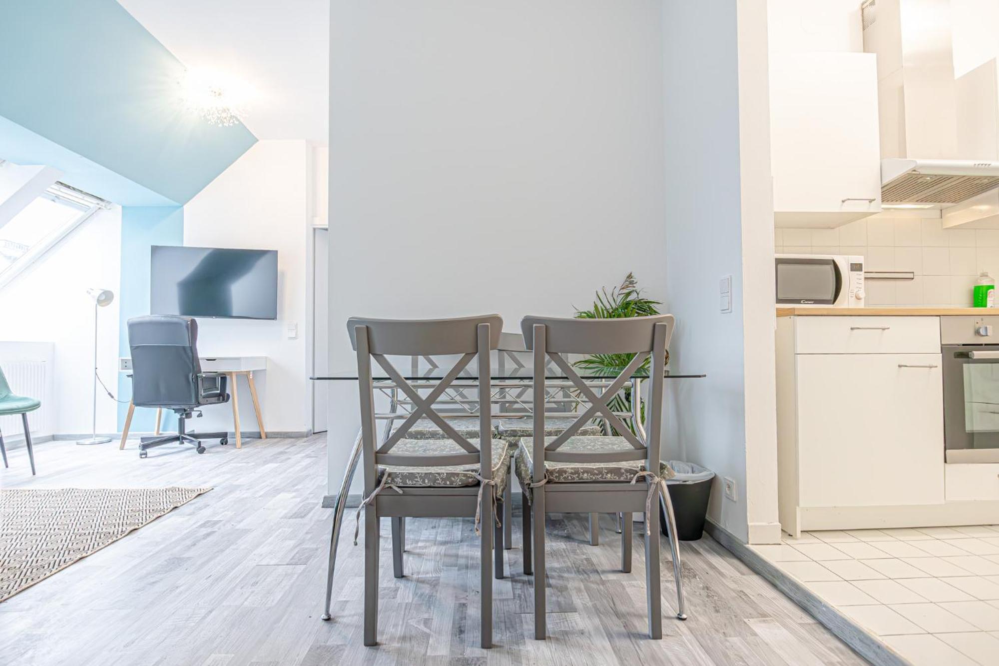 Apartment Lovely 2br & 1lr In The Heart Of